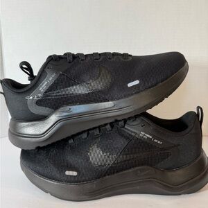 Nike Men’s Black Low-Top Mesh Sneakers